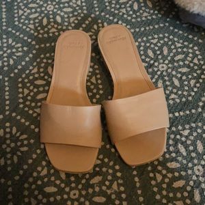Abercrombie & Fitch women’s 90s mule slide sandal size 7 tan / nude
